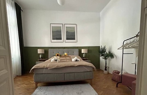 Meidling Apartment | 5 minutes Schönbrunn Gloriette, directly to the city center