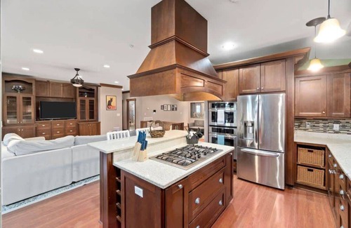 Clarksville House | 5 Minutes to Campbell - Clarksville Craftsman