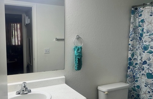 Downtown Phoenix Apartment | 5 minutes to Downtown! Family size apartment with easy access to Light Rail.nn