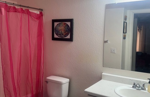 Downtown Phoenix Apartment | 5 minutes to Downtown! Family size apartment with easy access to Light Rail.nn