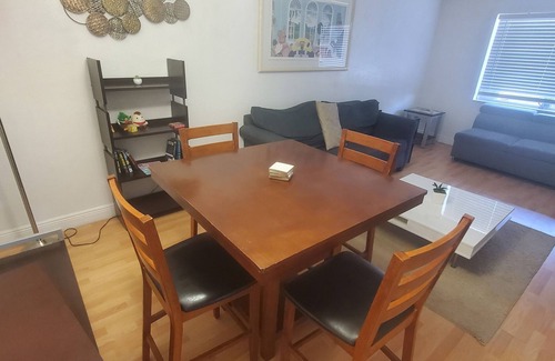 Hollywood Apartment | 5-Minutes to Hard Rock Cafe Guitar! Great Apt Two Bedrooms/Two Baths and Kitchen