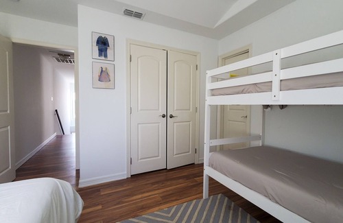 McAllen Apartment | 5 minutes to shopping and hospitals! Family sized with outdoor BBQ