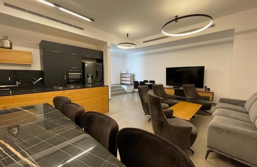 Eilat Villa | 5 minutes to the Red Sea! Great house with heated swimming pool