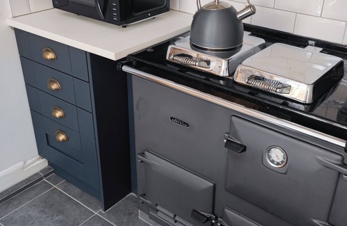 Worthing House | 5 minutes walk to beach located in a quiet neighbourhood
