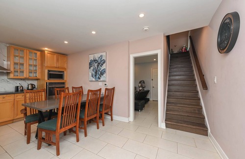 Niagara Falls House | 5 Minutes Walk to Niagara Falls