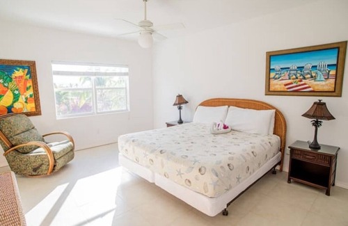Grace Bay House | 5 minutes walk to famous Grace Bay beach! 2 bedroom town home.