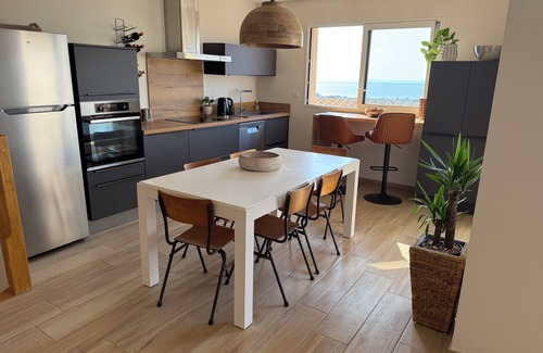 Fitou Villa | 5* modern villa, panoramic sea view, heated pool, air con, WiFi, walk to village