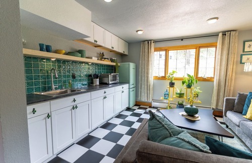 Florissant House | 5★ Mountain View Ranch & Equine Retreat