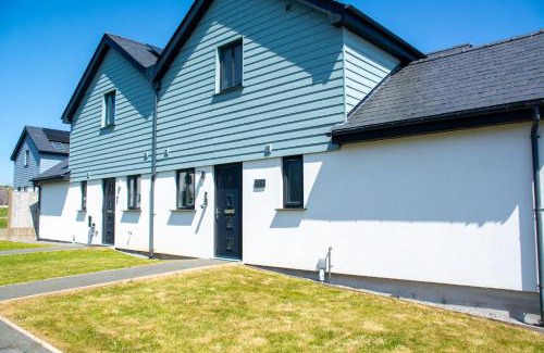 Brynteg House | 5 Parc Delfryn