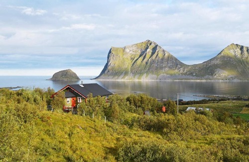 Vestvagøy House | 5 person holiday home in LEKNES