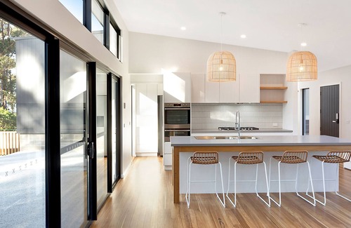Tura Beach House | 5 Point Retreat - 3 bedroom home with ocean views- 3+ nights
