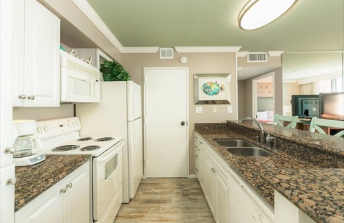 Galveston Condo | 5★ Resort w/heated pool & hot tub! 15th floor beach views. Fine dining & more!