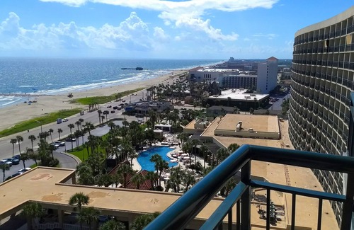Galveston Condo | 5★ Resort w/heated pool & hot tub! 15th floor beach views. Fine dining & more!