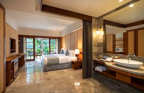 Ubud City-Centre Hotel | 5-Star Hotel ∙ Adiwana Bisma - CHSE Certified