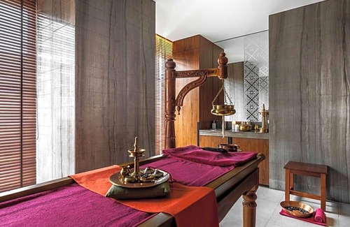 Vastrapur Hotel | 5-Star Hotel ∙ Hyatt Ahmedabad