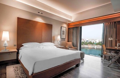 Vastrapur Hotel | 5-Star Hotel ∙ Hyatt Ahmedabad