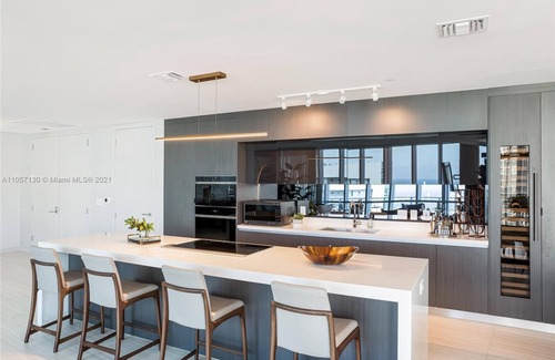 Downtown Miami Condo | 5 Star Luxury Condo in Miami with Resort-style Amenities!
