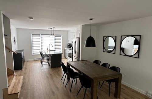 Saint-Faustin-Lac-Carre House | 5 Star Mountainside Retreat - ski in/ski outn