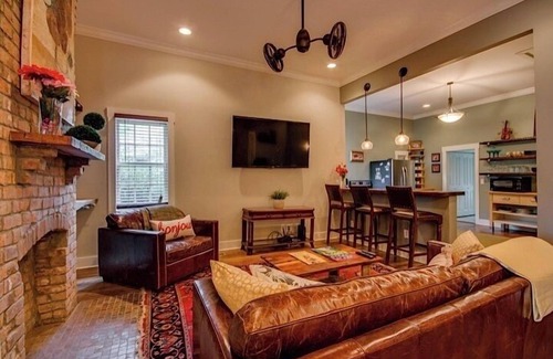 East End House | 5-Star Property at 5 Points in East Nashville