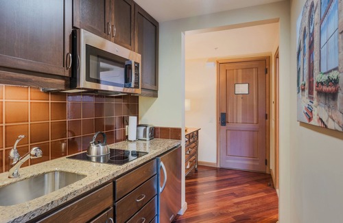 Cle Elum Condo | 5-STAR RESORT STUDIO - 90min from Seattle! - With spa, hike, golf, ski and more!