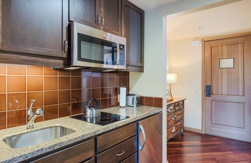 Cle Elum Condo | 5-STAR RESORT STUDIO - 90min from Seattle! - With spa, hike, golf, ski and more!