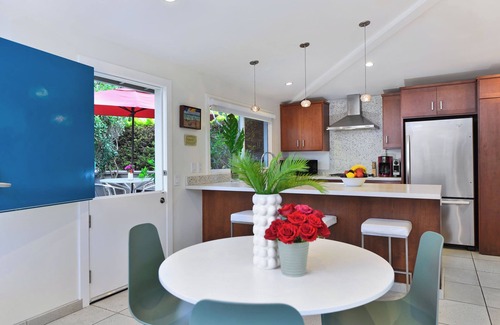 La Jolla Shores Cottage | 5 Star Reviews! La Jolla Shores' Immaculate Mid-Century Cottage, Steps to Beach!