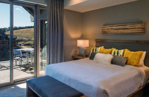 Peak 8 Resort | 5 Star Ski-In/Out Suite. Grand Colorado Peak 8. 1BR King + Queen Sofa. Sleeps 4
