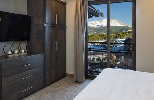Peak 8 Resort | 5 Star Ski-In/Out Suite. Grand Colorado Peak 8. 1BR King + Queen Sofa. Sleeps 4