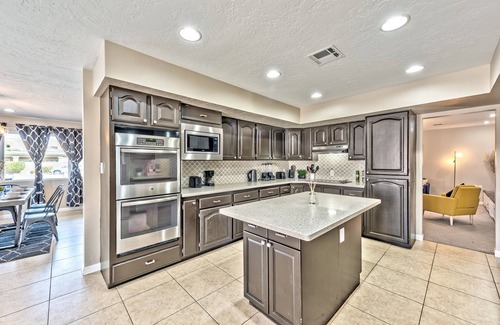 Enterprise Villa | 5 stars Villa! Modern Central! Big Pool & Back Yard!