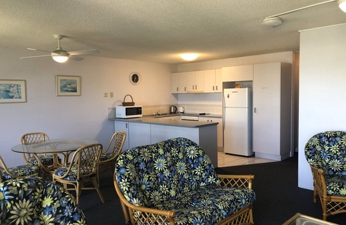 Maroochydore Apartment | 5 Surfcomber on the Beach - directly opposite Beach and Surfclub