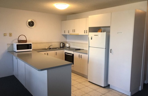 Maroochydore Apartment | 5 Surfcomber on the Beach - directly opposite Beach and Surfclub