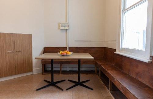 Windsor Hostel | 50 Green St Windsor