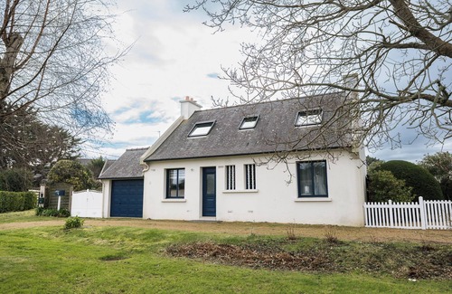 Tregastel House | 50 m from the beach, pretty Breton house in the heart of the Pink Granite Coast