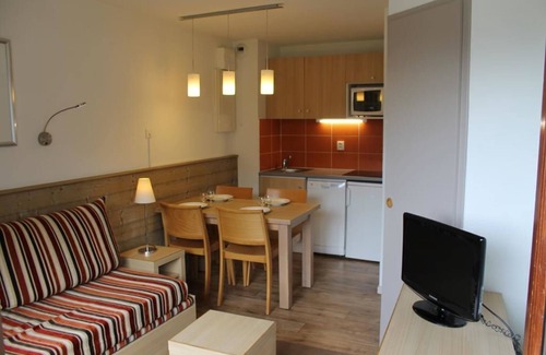 La Perriere Apartment | 50 m from the slopes, 2-room apartment with basement garage