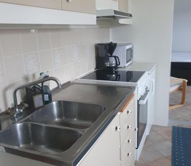 Skaerhamn Apartment | 50 m till bad i centrala Skärhamn
