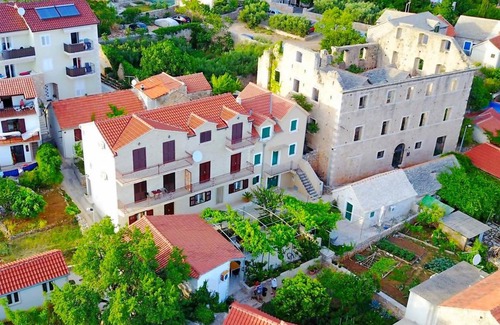 Bol Apartment | 50 m² Apartment ∙ 2 bedrooms ∙ 4 guests