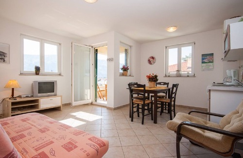 Baska Apartment | 50 metres to the pebble beach
