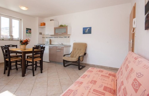 Baska Apartment | 50 metres to the pebble beach