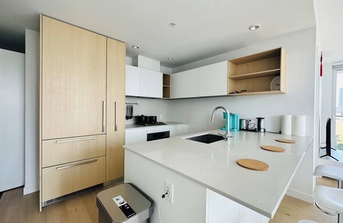 Metrotown Condo | (50% OFF) Stylish 2 Bedrooms Metro Condo with All the Amenities