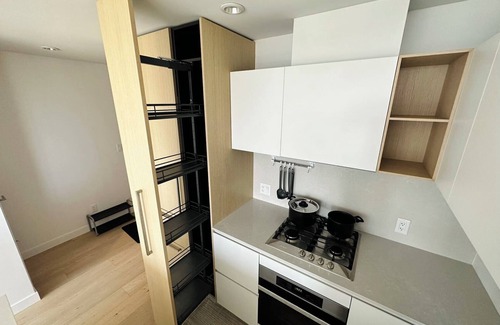 Metrotown Condo | (50% OFF) Stylish 2 Bedrooms Metro Condo with All the Amenities