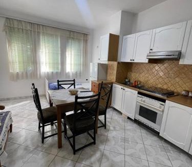 Shkembi i Kavajes Apartment | 50 Steps to the Sea