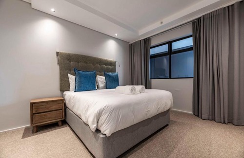 Sea Point Apartment | 504 The Cosmopolitan.... Views and luxury.