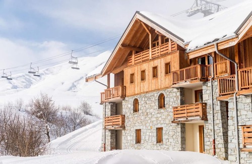 La Toussuire Apartment | 50m from ski slopes, swimming pool, sauna, hammam, terrace, balcony, tv, ski locker, 41-49m²