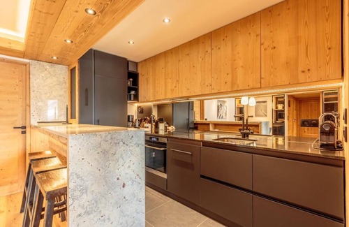Les Belleville Apartment | 50m from ski slopes, 2nd floor, view ski slopes, fitness, swimming pool, sauna, hammam, terrace, tv
