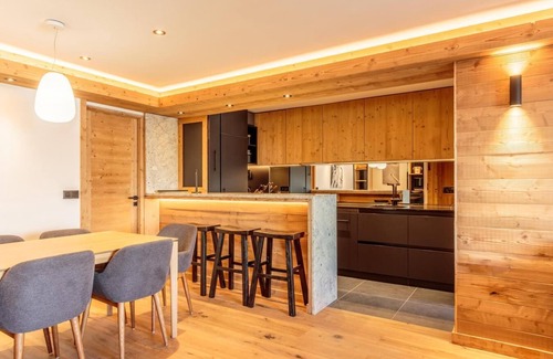Les Belleville Apartment | 50m from ski slopes, 2nd floor, view ski slopes, fitness, swimming pool, sauna, hammam, terrace, tv