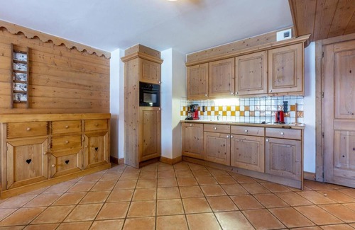 Les Belleville Apartment | 50m from ski slopes, 5th floor, view valley, fitness, swimming pool, sauna, hammam, balcony, tv