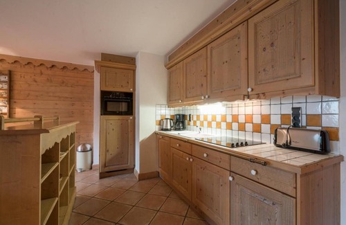 Les Belleville Apartment | 50m from ski slopes, 5th floor, view valley, fitness, swimming pool, sauna, hammam, balcony, tv