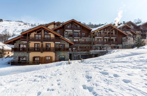 Les Belleville Apartment | 50m from ski slopes, 1st floor, view ski slopes, fitness, swimming pool, sauna, hammam, balcony, tv
