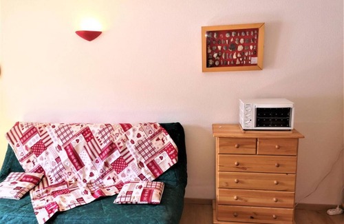 La Joue du Loup Apartment | 50m from resort center, 3rd floor, balcony, tv, ski locker, 25m², La Joue du Loup
