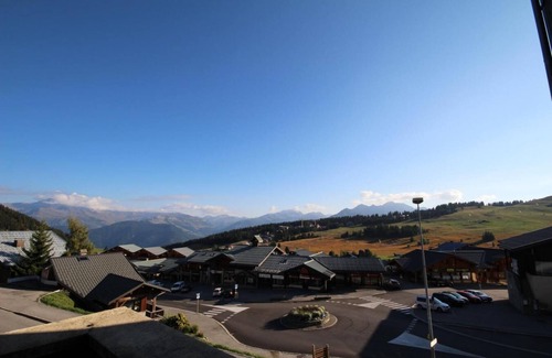 Les Saisies Apartment | 50m from resort center, 1st floor, view mountain, balcony, tv, ski locker, 28m², Les Saisies
